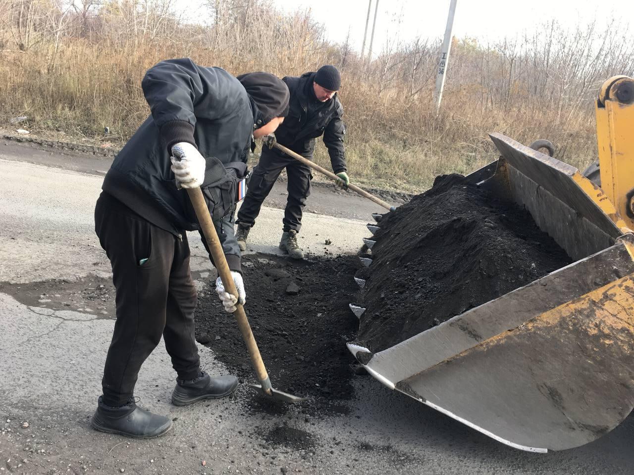 Специалисты Самарской области отремонтировали две дороги в Снежном 