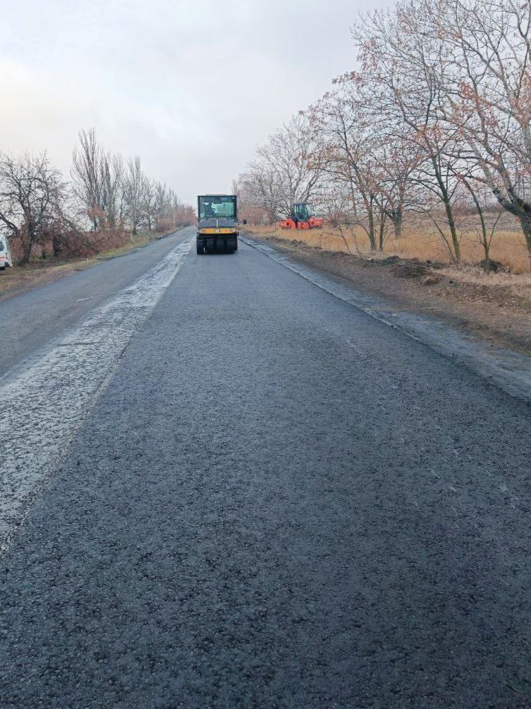 Свыше 46 км дорог Володарского и Волновахского округов дополнительно отремонтированы благодаря федеральной поддержке