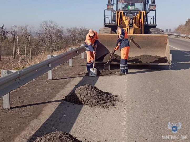 За минувшую неделю «Службой автомобильных дорог Донбасса» выполнены следующие мероприятия по содержанию автодорог Республики