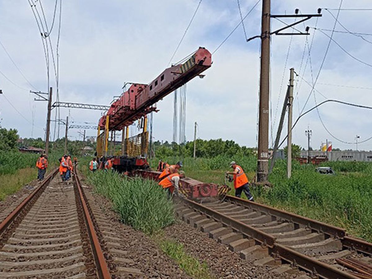 Продолжается восстановление поврежденной железнодорожной инфраструктуры на освобожденных территориях