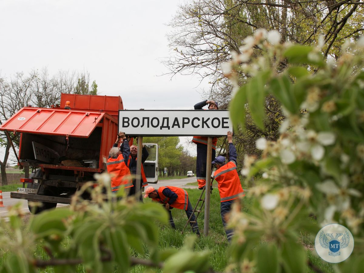 Под контролем Минтранса в освобожденных населенных пунктах начата работа по замене дорожных указателей 